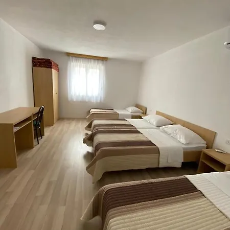 Pansion Maglica krevet i doručak