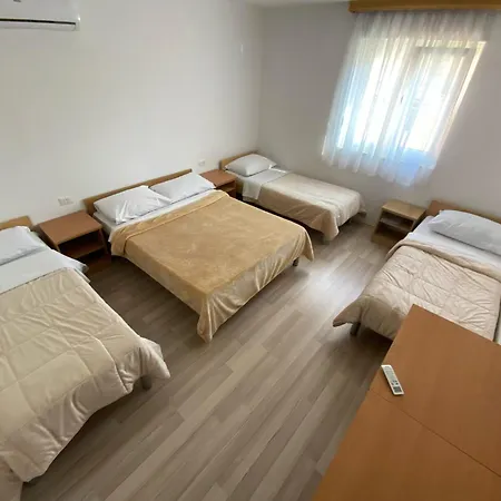 Pansion Maglica לינה וארוחת בוקר 3*