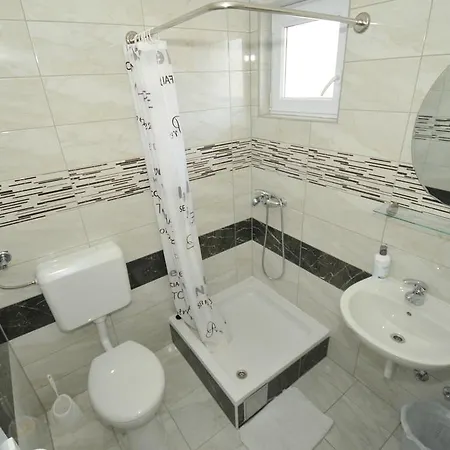 לינה וארוחת בוקר Pansion Maglica 3*